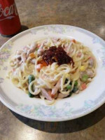 Ming's Noodle Cafe food