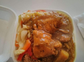 Auntie Bell’s Jamaican Cuisine food