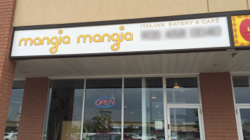 Mangia Mangia Eatery Cafe outside