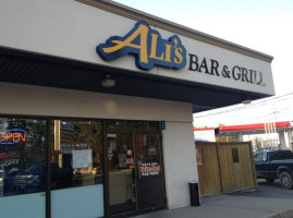 Ali's Bar & Grill outside