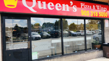 Queen's Pizza And Wings inside