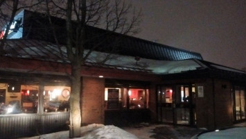 Pizza Hut Chateauguay outside