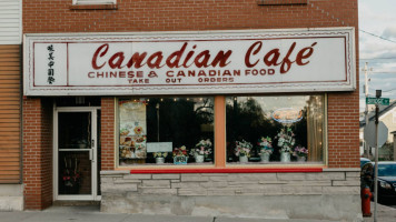 Canadian Cafe (chinese outside
