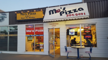 Mo's Pizza food