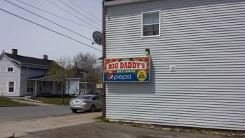 Big Daddy's Pizza outside