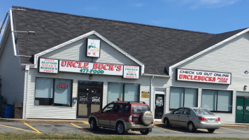 Uncle Bucks Pizzeria outside