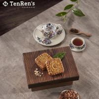 Ten Ren's Tea outside