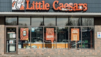 Little Caesar's Pizza outside