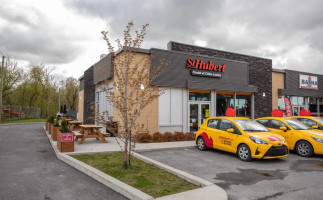 Comptoir Pour Emporter Et Livraison St-hubert outside