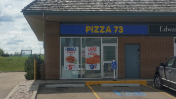 Pizza 73 outside