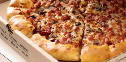 Pizza Hut Oakville food