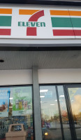 7-eleven outside