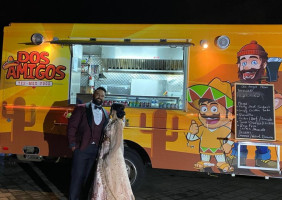 Dos Amigos Tex-mex Food Truck Catering outside