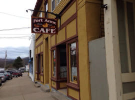 Fort Anne Cafe outside