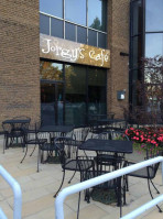 George's Cafe outside