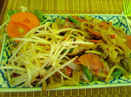 Thum's Kitchen Thai Cuisine food
