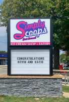 Simply Scoops Food Truck outside