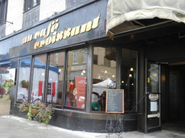 Cafe Croissant Chicoutimi outside
