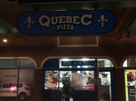 Québec Pizza outside