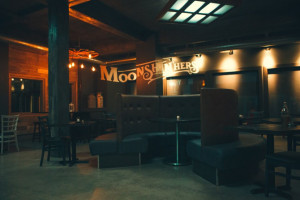 Moonshin'hers Café Bistro Inc. food