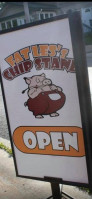 Fat Les's Chip Stand menu