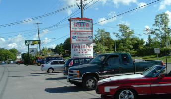 Rallis Burger Family Restaurant outside