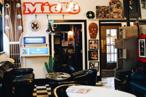 Mad Dog's Vinyl Cafe inside