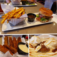 Mike's Roadhouse food