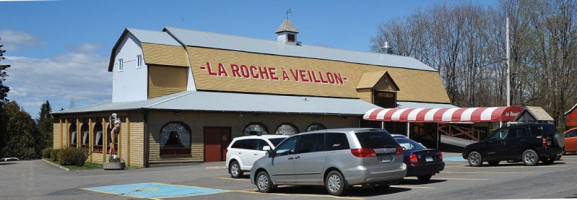 La Roche à Veillon outside