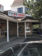 Tito's Pizza And Wings food