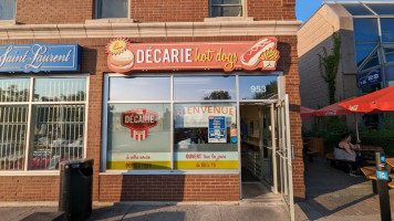 Décarie Hot Dogs food