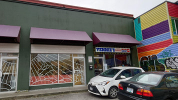 Vennie's Sub Shop outside