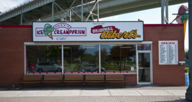 Suzy's Ice Creamporium/original Alberts outside