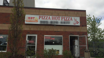 Pizza Hot Pizza outside