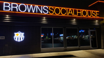 Browns Socialhouse food