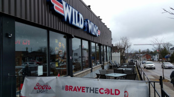 Wild Wing Bowmanville food