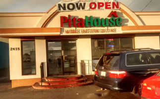 Pita House food