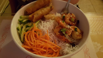 Les Phoenix Du Vietnam food