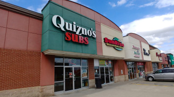 Quiznos outside