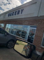 Violet Mae's Bakery outside