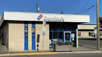 Domino's Pizza outside