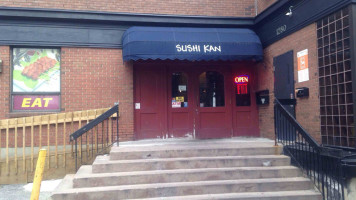 Sushi Kan outside