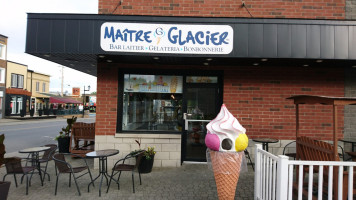 Maître Glacier Centre-ville Granby outside