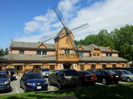 The Windmill Country Market outside