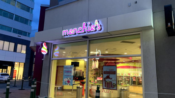 Menchie's Frozen Yogurt - Dollard outside