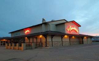 Houstons Country Roadhouse outside