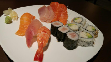 Y Sushi food
