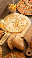 Omega Pizza Brossard food