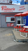 La Poutinerie outside