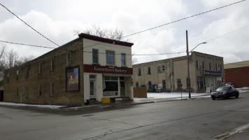 Guenther's Bakery outside